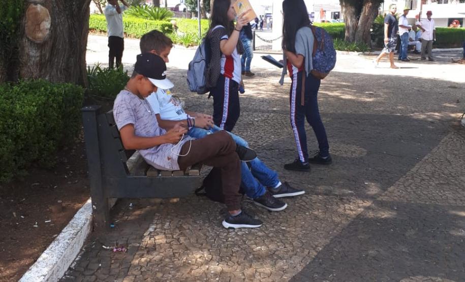 Alunos do Colégio Manoel Ribas se mobilizam em combate ao mosquito Aedes Aegypti.