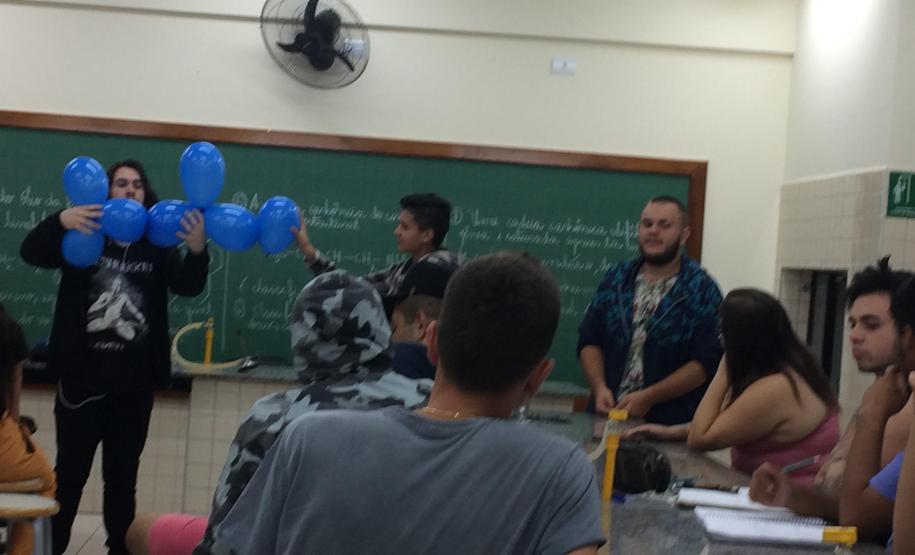 Ferramentas lúdicas e atrativas são usadas para o ensino de Química