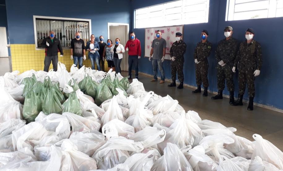 Instituições de Ensino Estaduais distribuem kits de alimentos